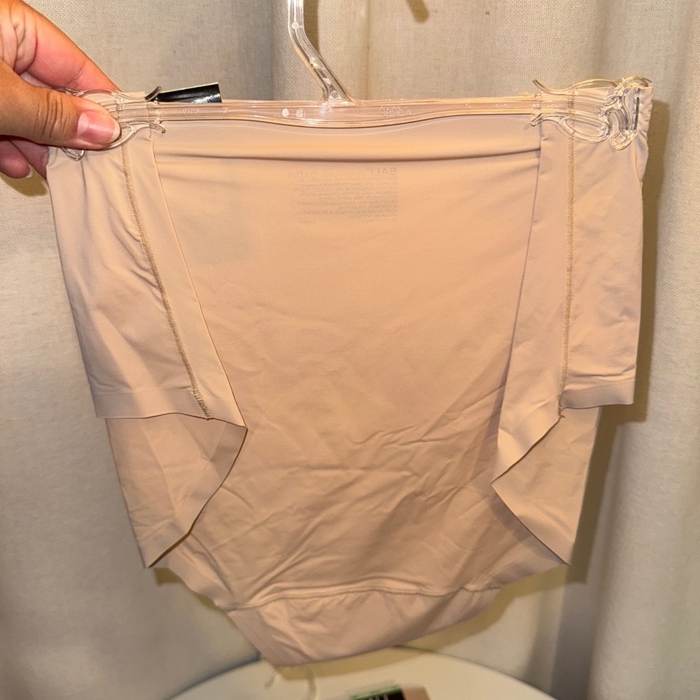 3 Bali Comfort Revolution Easylite Seamless Brief NWT XL/8 - Picture 3 of 5